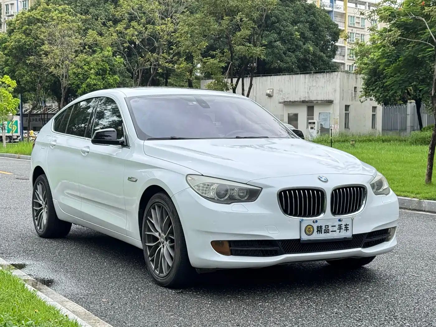 BMW 5 Series GT 2010 535i Luxury Model фото 2