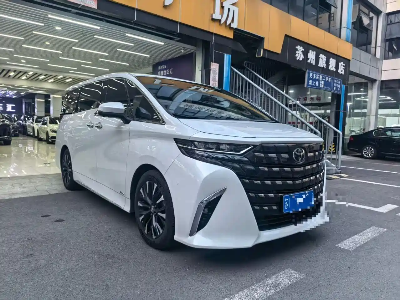 Toyota Alphard 2024 Hybrid 2.5L Ultimate Enjoyment Edition фото 19