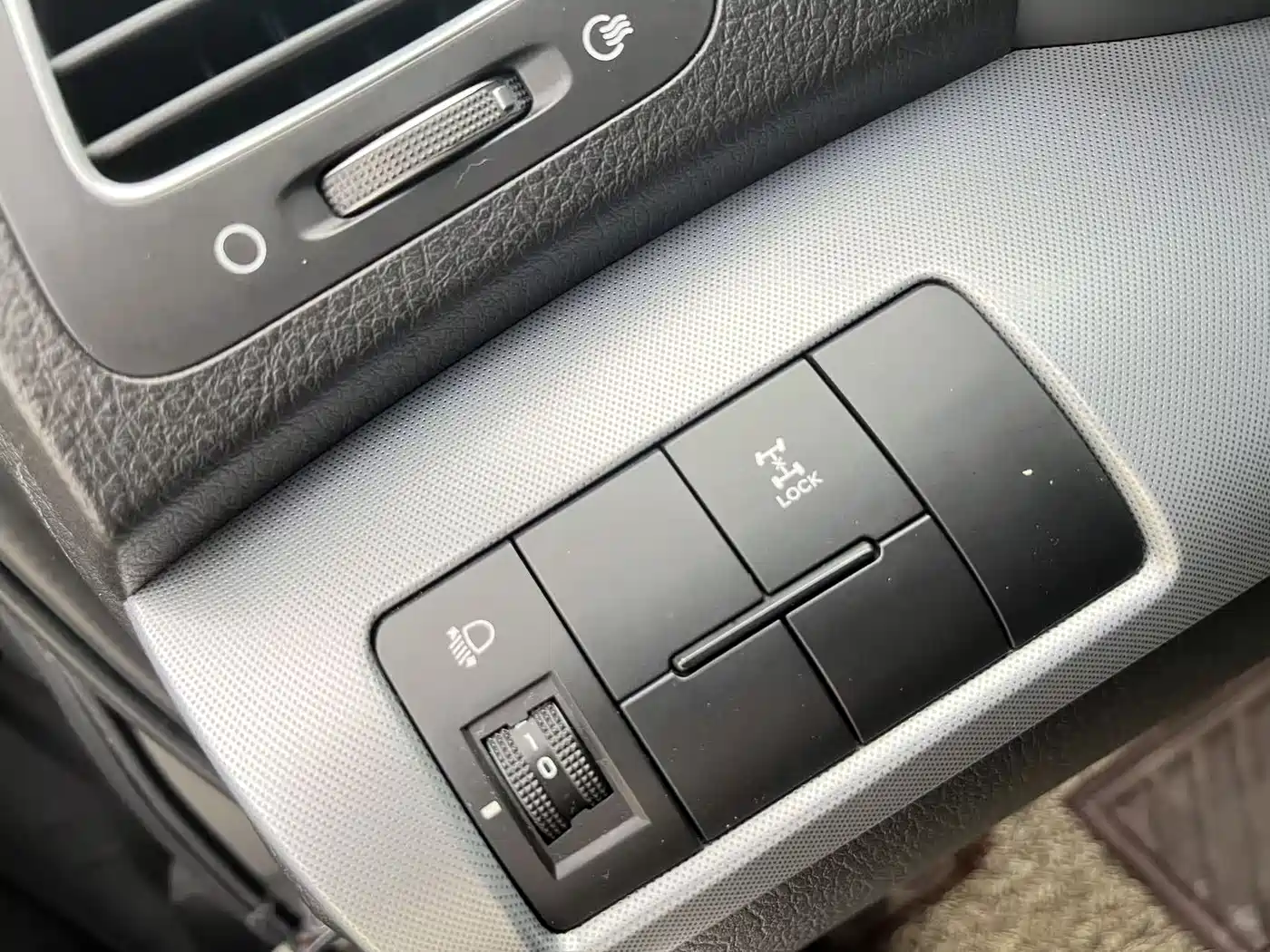 Kia Sorento 2012 2.4L Gasoline Luxury Edition фото 14