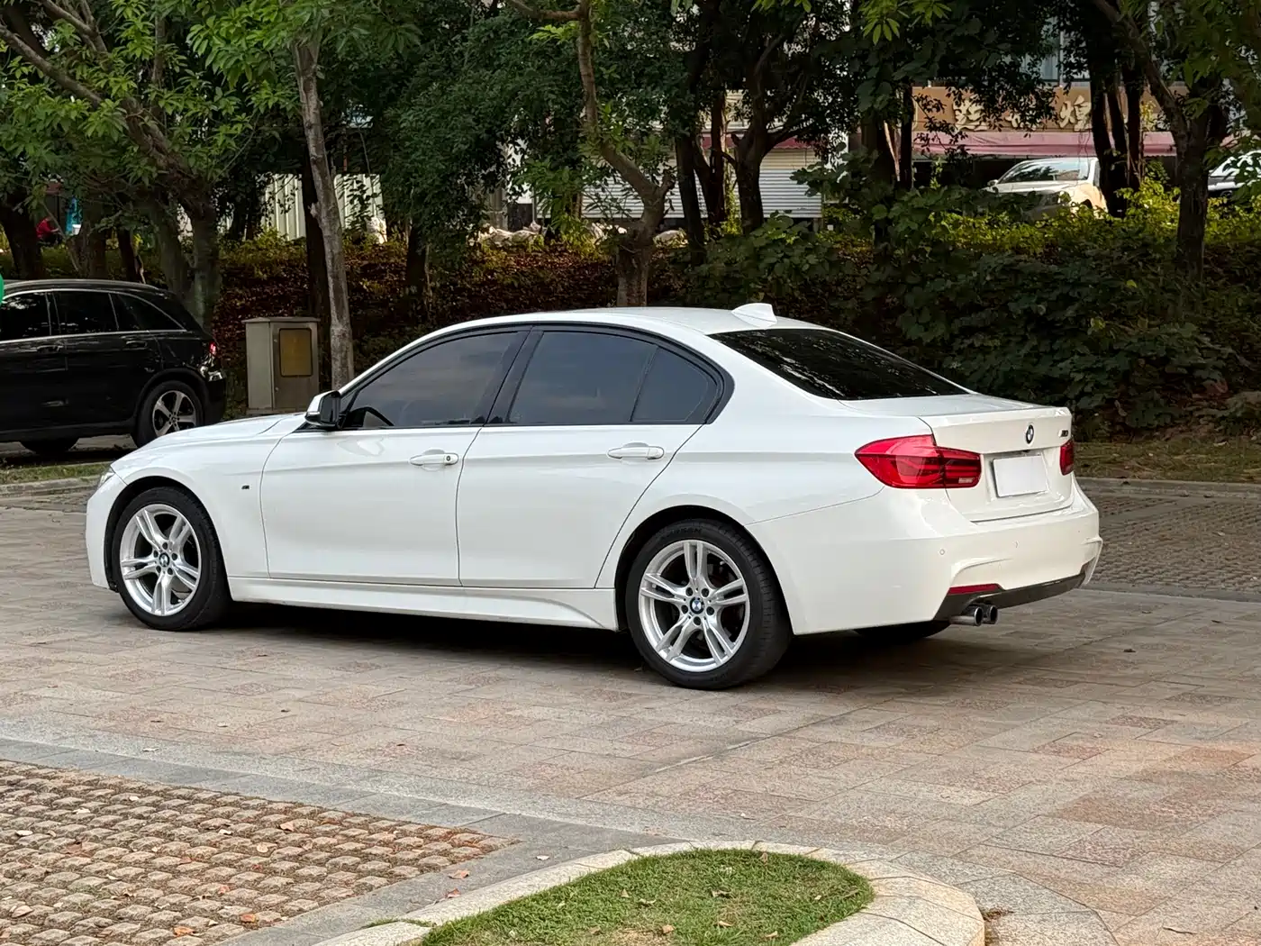 BMW 3 Series 2017 320i M Sport фото 12