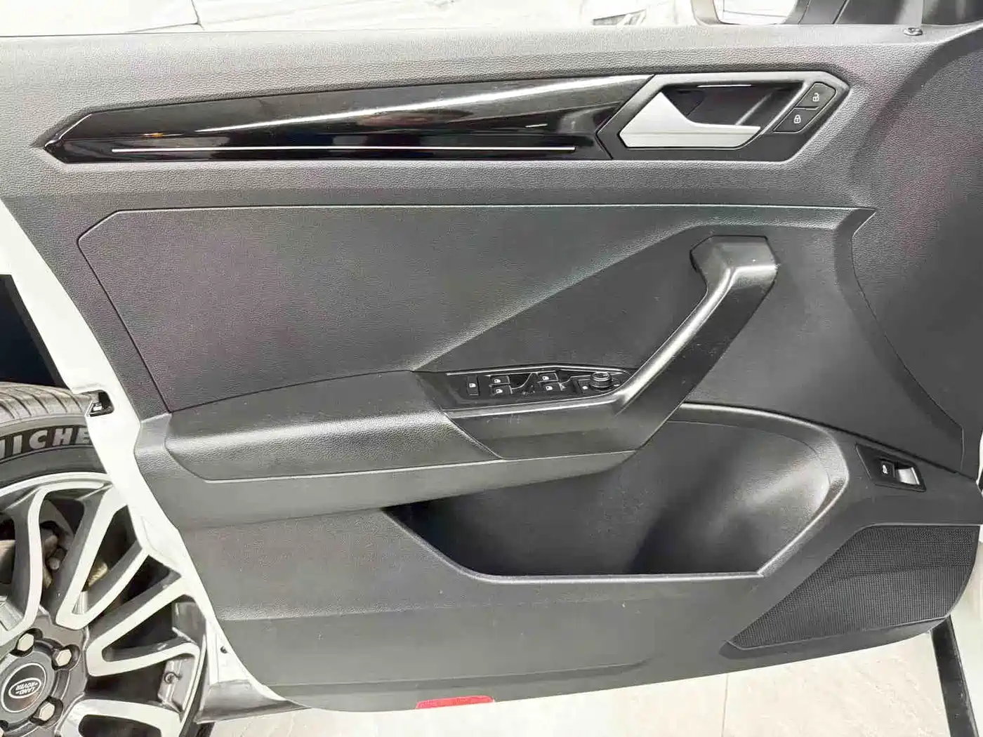 Volkswagen T-ROC 2021 280TSI DSG 2WD Comfort Smart Connect Edition фото 12