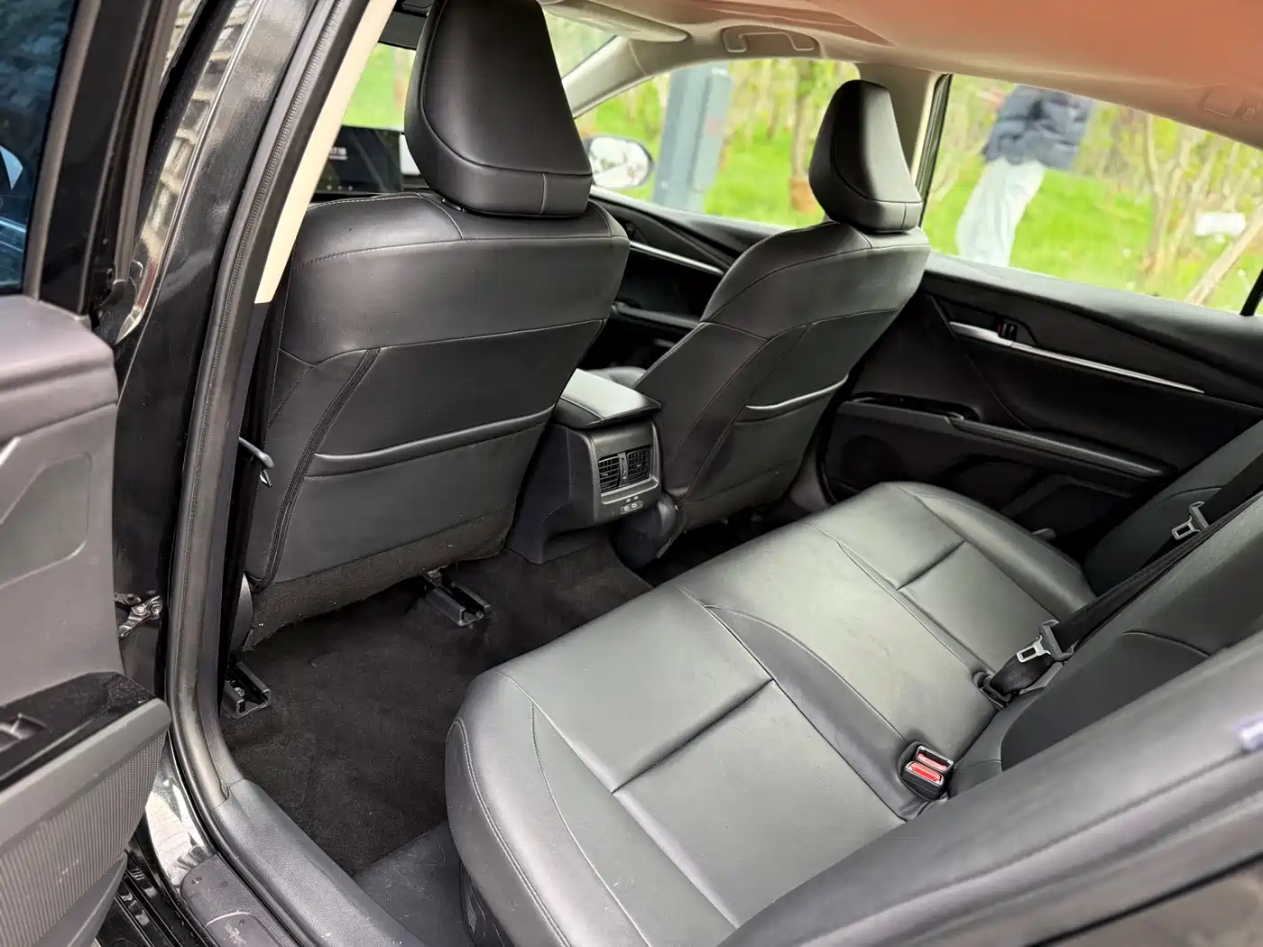 Toyota Camry 2024 Hybrid 2.0HGVP Luxury Edition фото 9