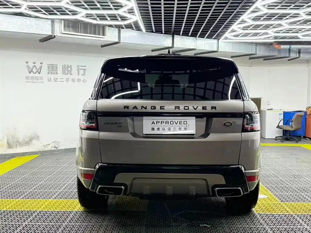 Land Rover Range Rover Sport 2021 3.0 L6 Gloss Black Edition фото 4