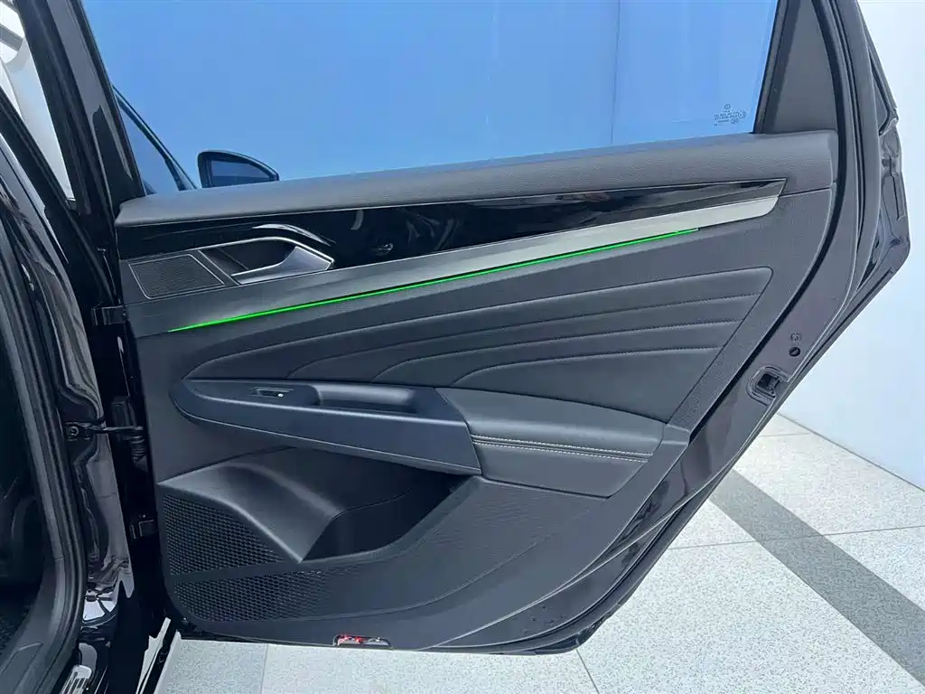 Volkswagen Passat 2023 330TSI Starlight Elite Edition фото 26