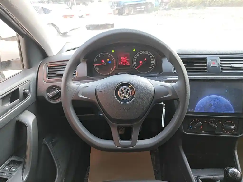 Volkswagen Santana 2016 1.4L Manual Trend Edition фото 4