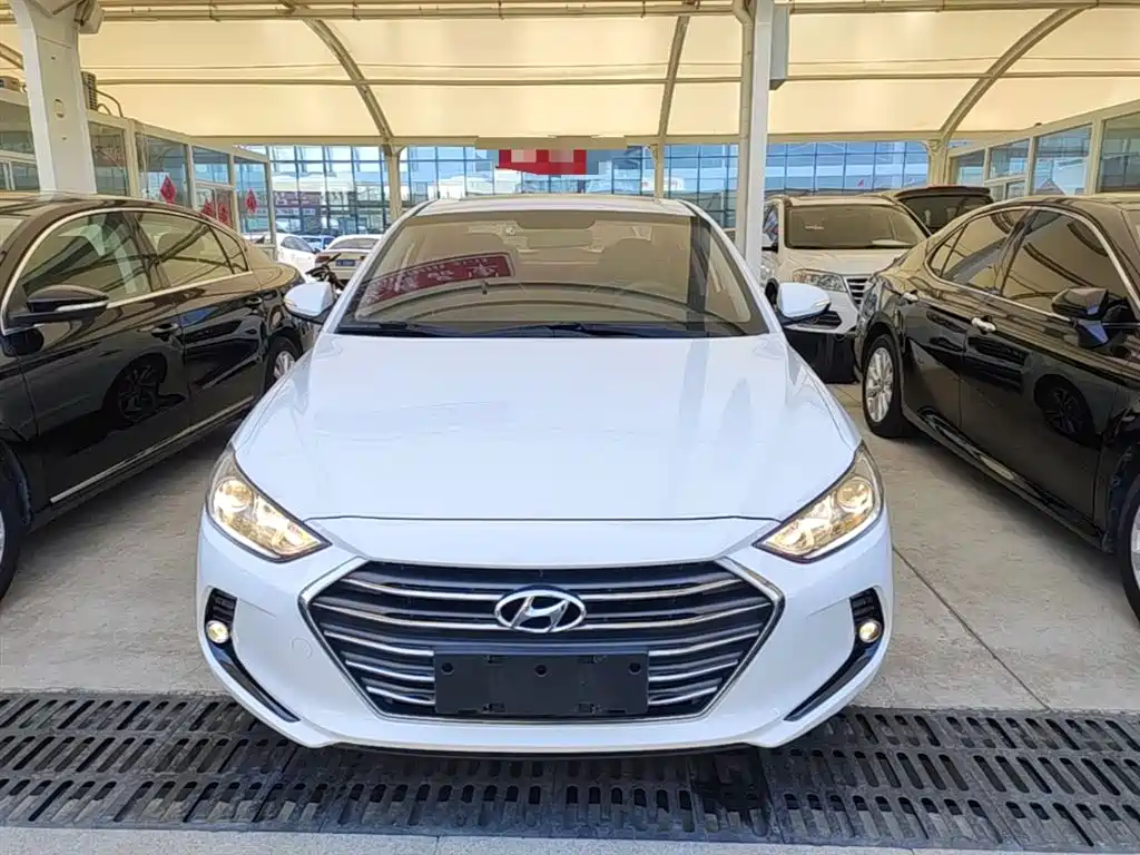 Hyundai Elantra 2016 Model 1.6L Automatic Smart Elite фото 3