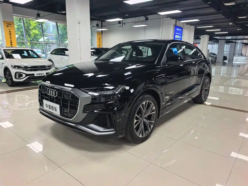 Audi Q8 2023 55 TFSI Luxury Sport