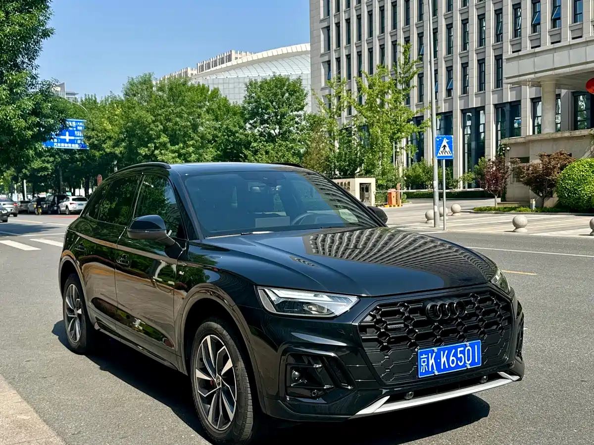 Audi Q5L 2024 Model 40 TFSI Luxury Dynamic фото 3