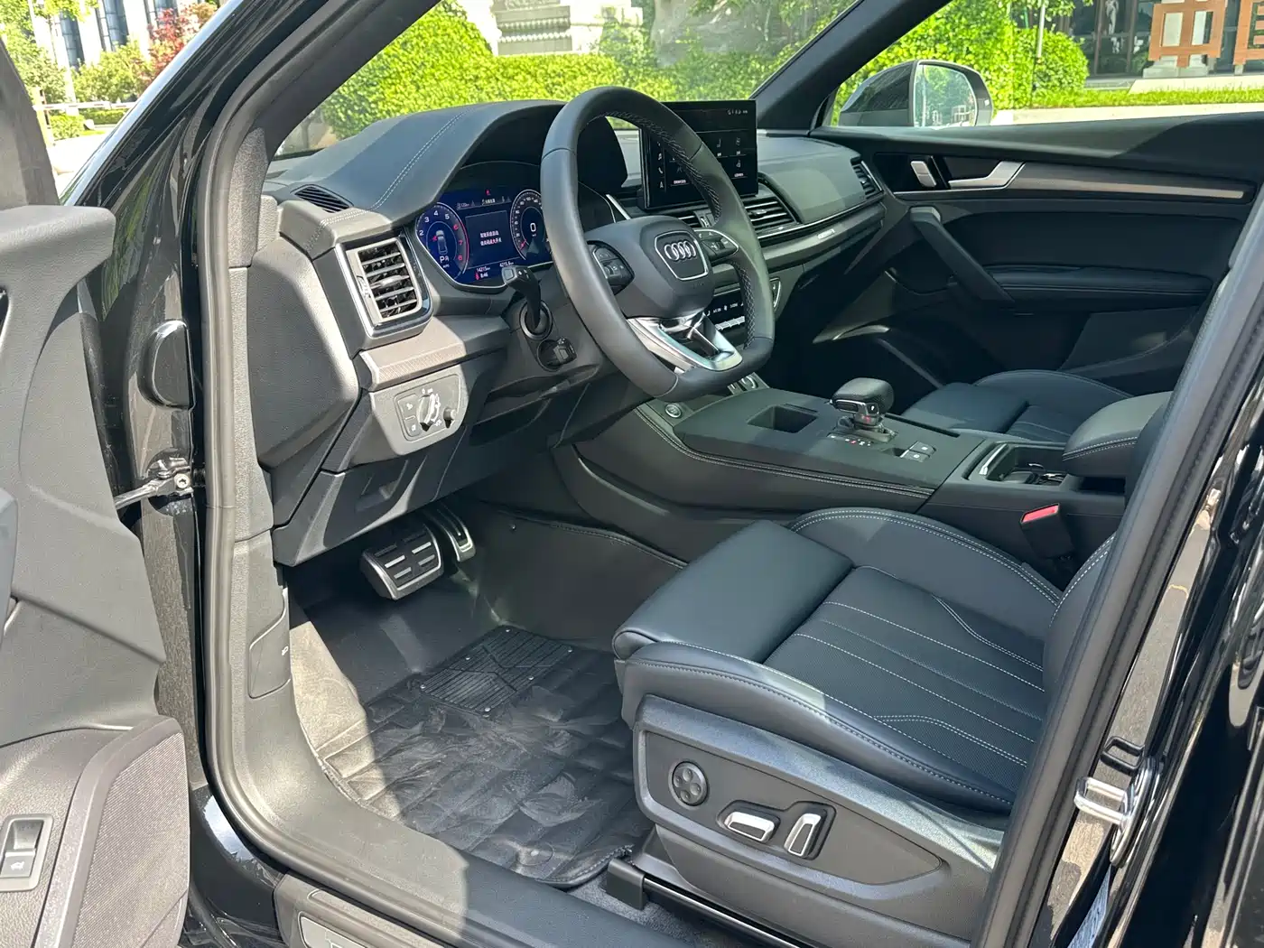 Audi Q5L 2024 Model 40 TFSI Luxury Dynamic фото 6
