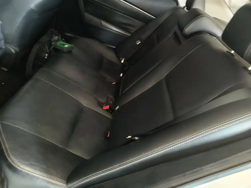 Toyota Corolla 2016 Dual Hybrid 1.8L E-CVT Elite Edition фото 17