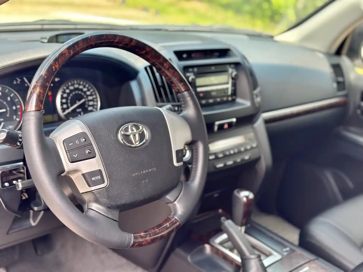 Toyota Land Cruiser (Import) 2015 4.0L V6 Middle East Limited Edition фото 5