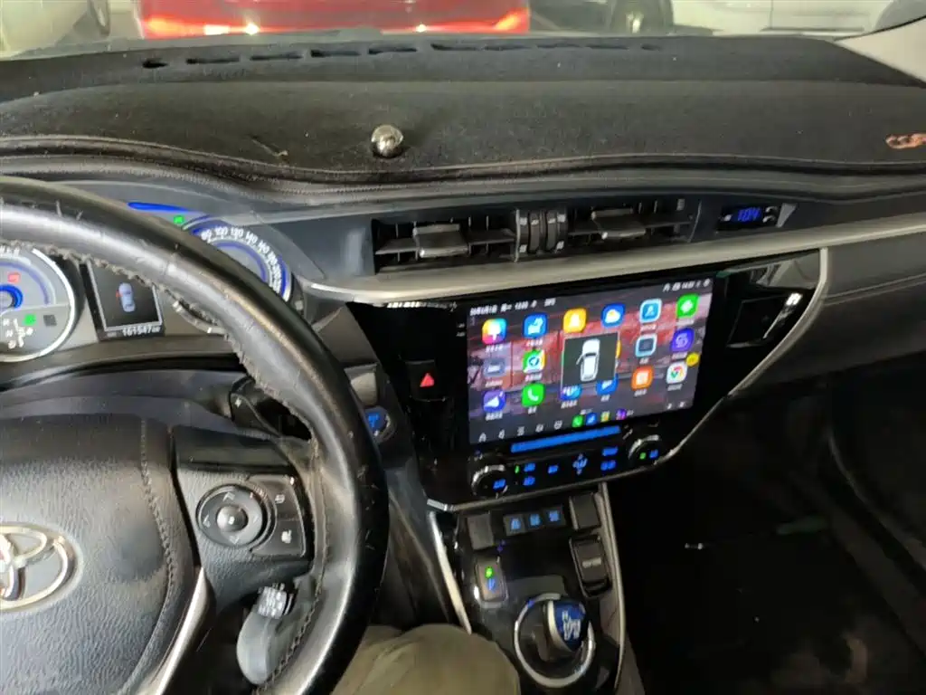 Toyota Corolla 2016 Dual Hybrid 1.8L E-CVT Elite Edition фото 13