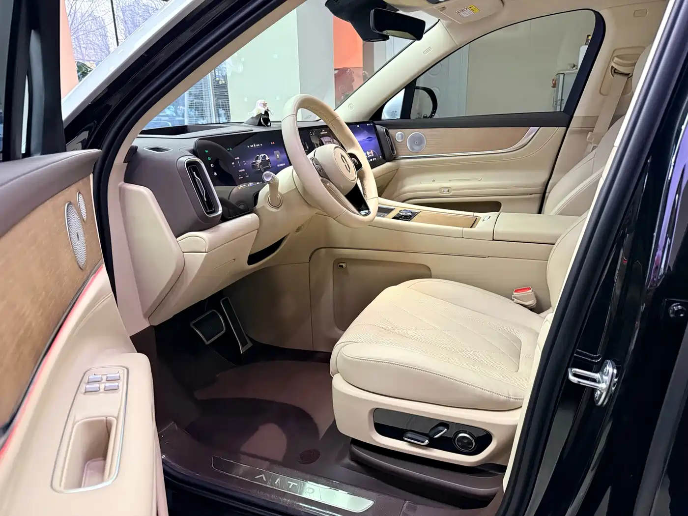 AITO Wenjie AITO M9 2024 Range Extender Ultra 52kWh 6-seater фото 8