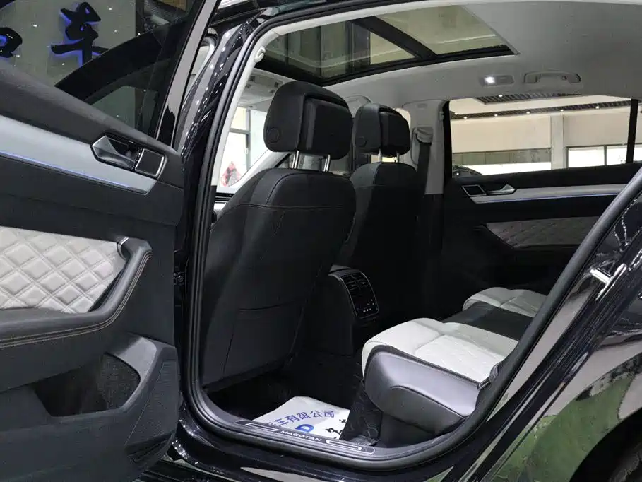 Volkswagen Magotan 2023 Model 2 Million Commemorative Edition 330TSI DSG Luxury фото 9