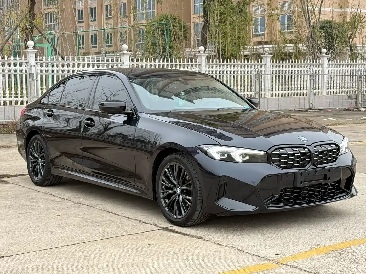 BMW 3 Series 2023 325Li M Sport Black Night Package фото 3