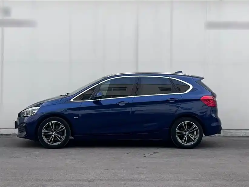 BMW 2 Series Touring 2018 218i M Sport Package фото 4