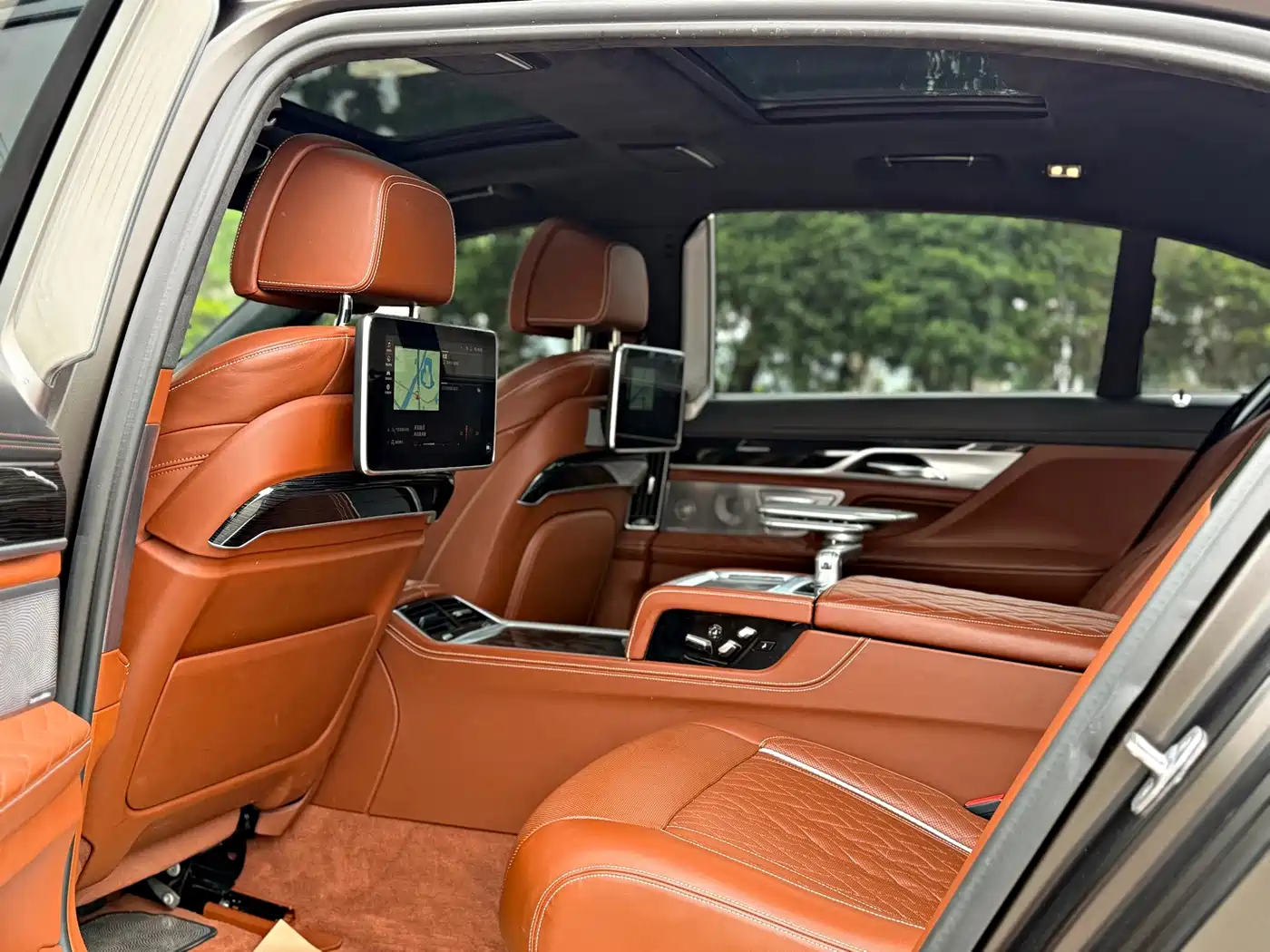 Photo 7 - BMW 7 Series