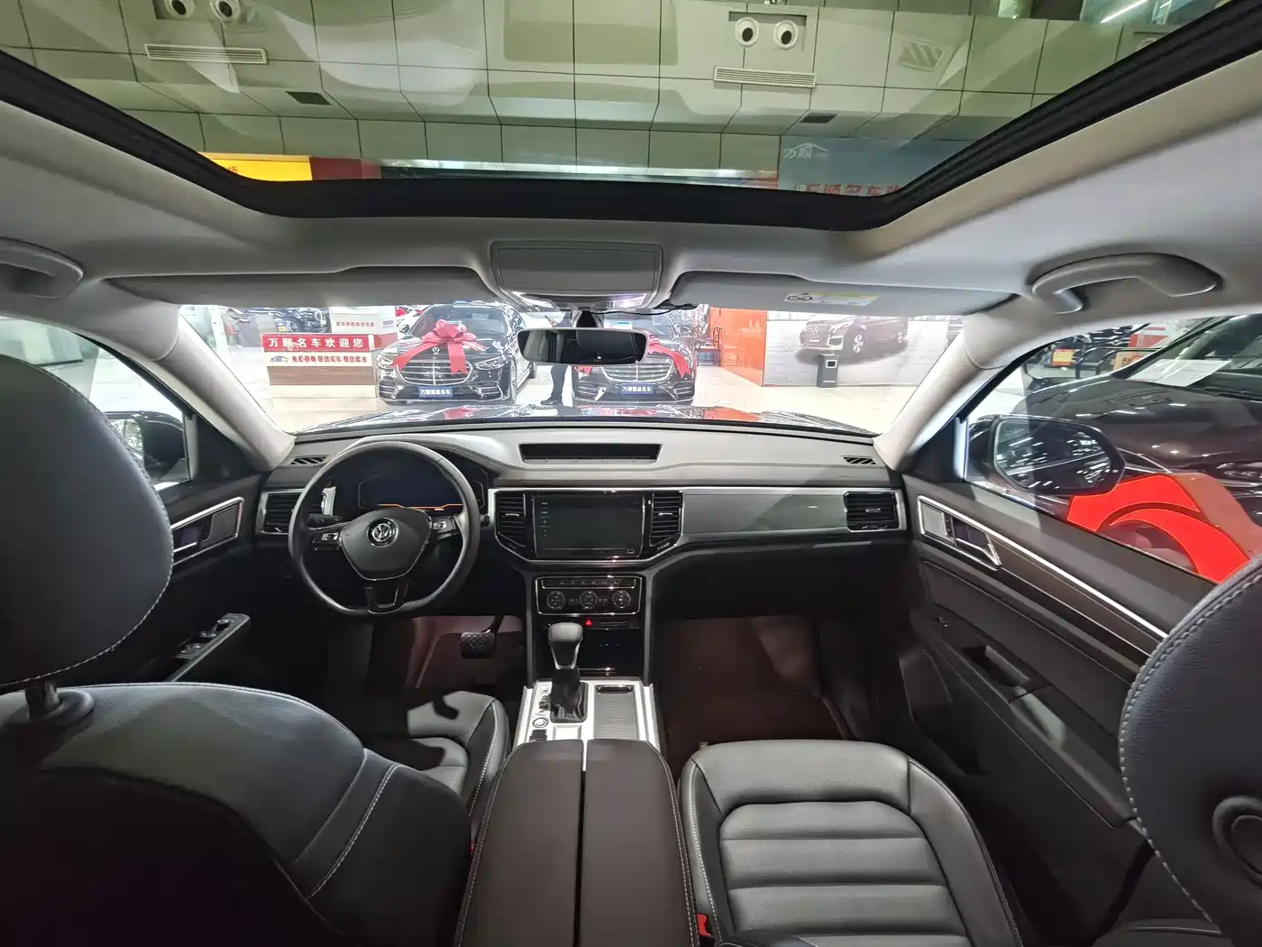 Volkswagen Teramont 2020 330TSI 2WD Luxury China VI фото 6