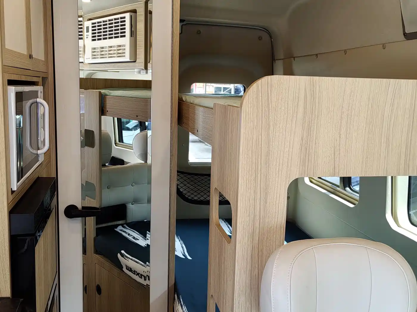 SAIC Maxus V100 RV 2023 2.0T Traveler V100 Mountain Retreat Edition Longitudinal Bed фото 10