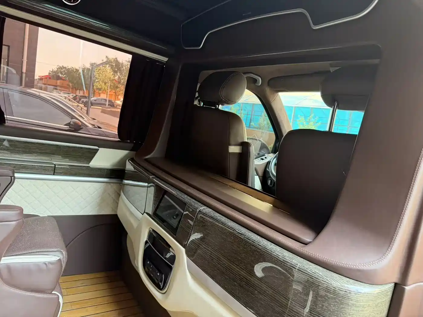 Volkswagen Caravelle 2019 2.0TSI 4WD Luxury 7-seater фото 8