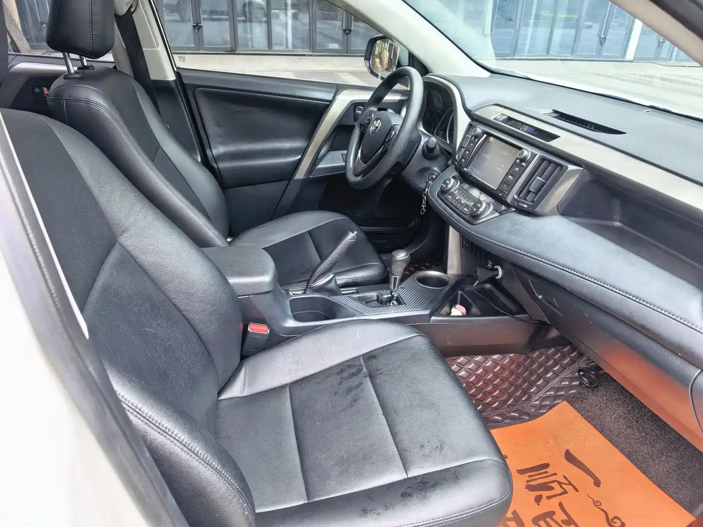 Toyota RAV4 Rongfang 2015 2.0L CVT 2WD Trend Edition фото 14