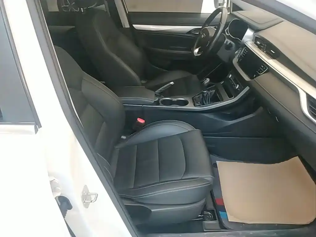 Фото 25 - Geely Emgrand