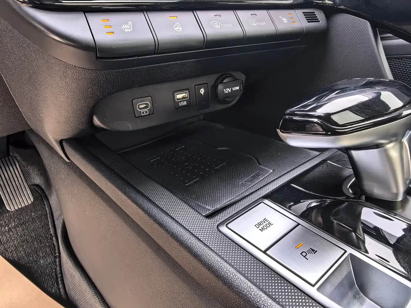 Hyundai Elantra 2023 Model 1.5L CVT LUX Premium Edition фото 17