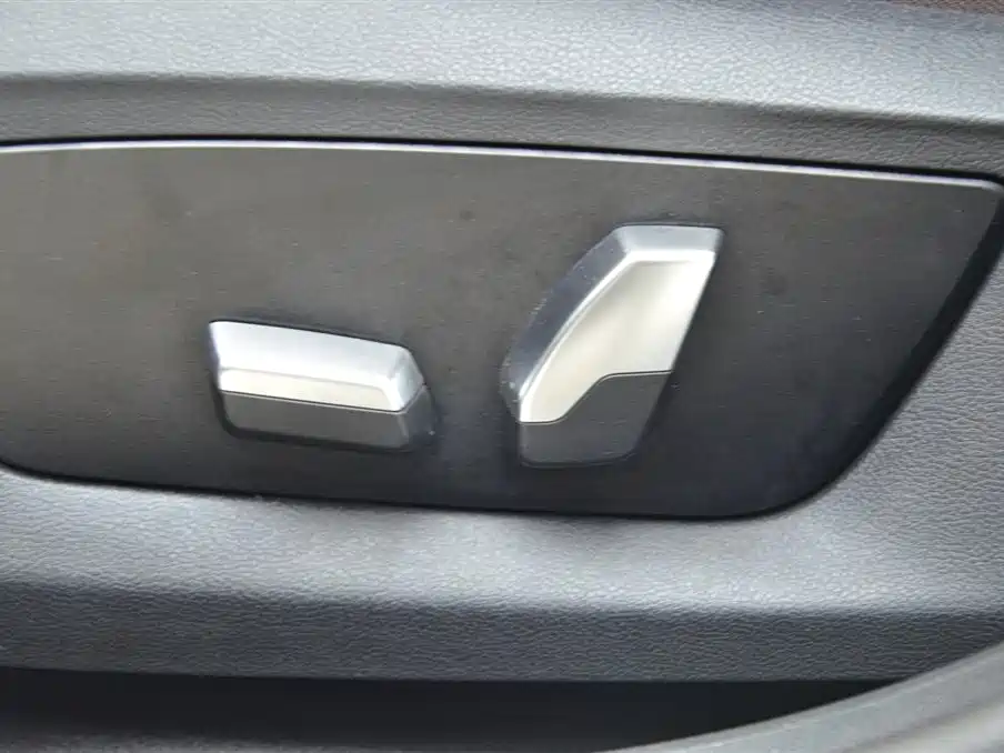 BMW 5 Series 2023 530Li Leading M Sport Package фото 6