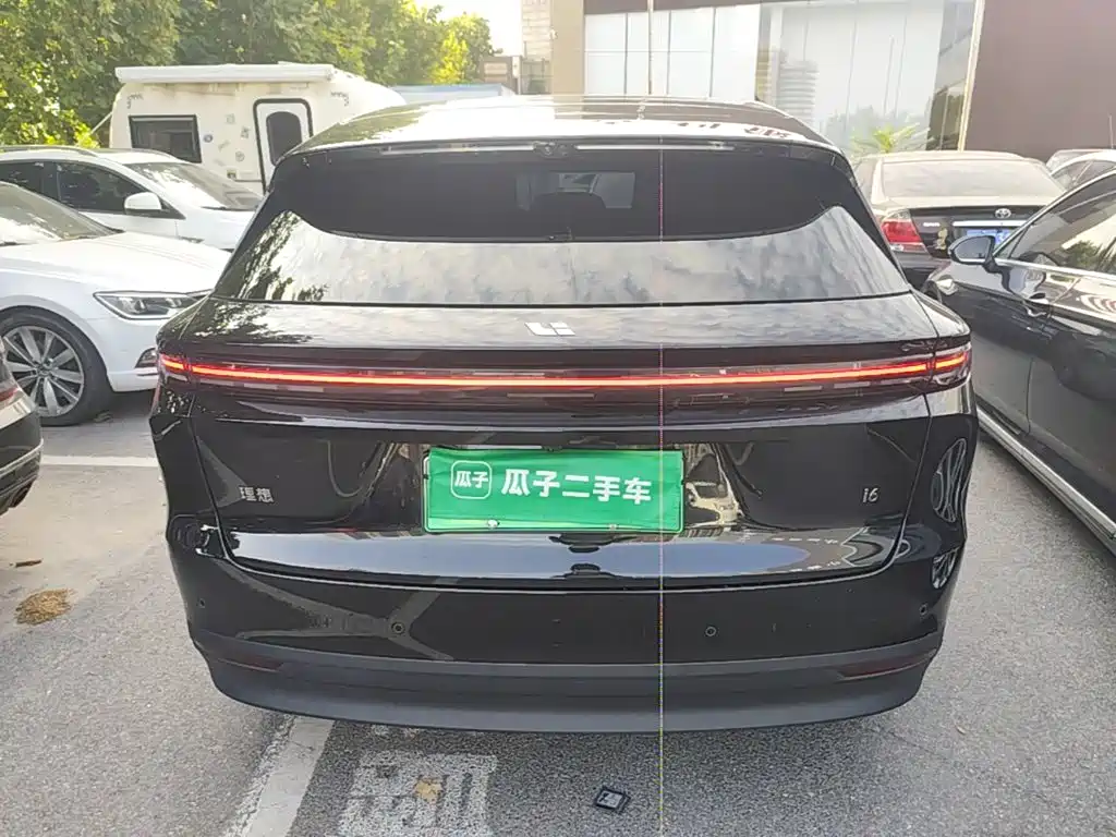 Li Auto i6 2026 2025 2WD Base Model