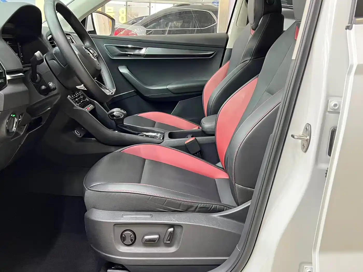 Škoda Karoq 2023 TSI280 Luxury Edition фото 13