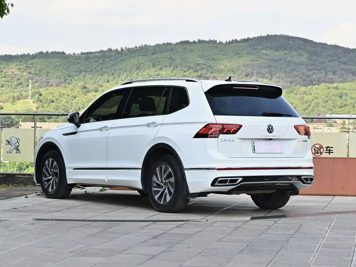 Volkswagen Tiguan L PHEV 2023 430PHEV Plug-in Hybrid Premium фото 17