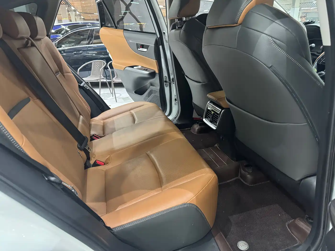 Toyota Venza 2022 2.0L CVT 2WD Premium фото 10