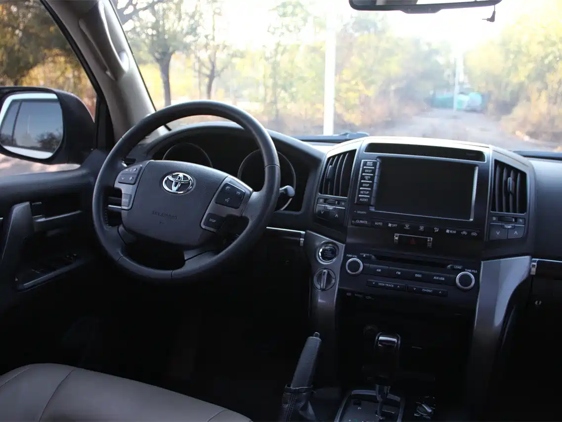 Toyota Land Cruiser 2010 Model 4.7L Automatic VX фото 15