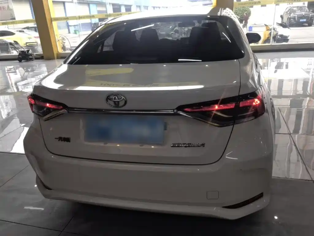 Toyota Corolla 2021 TNGA 1.5L CVT Elite Edition фото 4