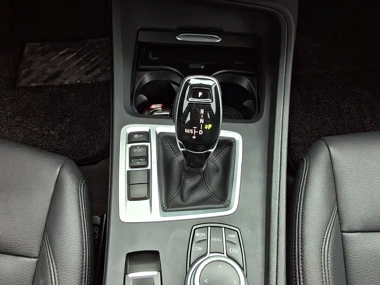 BMW 1 Series 2021 120i M Sport фото 9