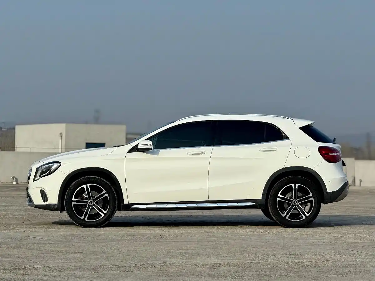 Mercedes-Benz GLA 2018 GLA 200 Fashion фото 5