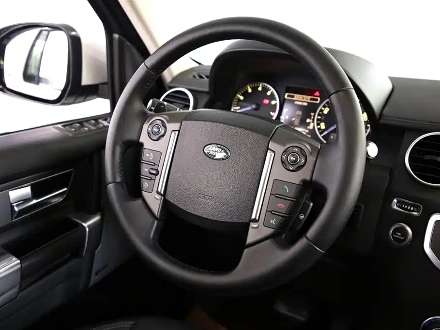 Land Rover Discovery 2016 3.0 SC Gloss Black Collector's Edition HSE фото 11