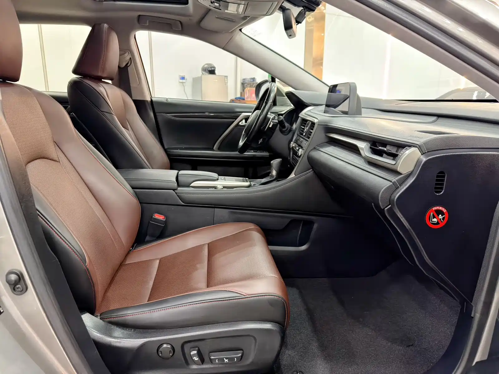 Фото 14 - Lexus RX