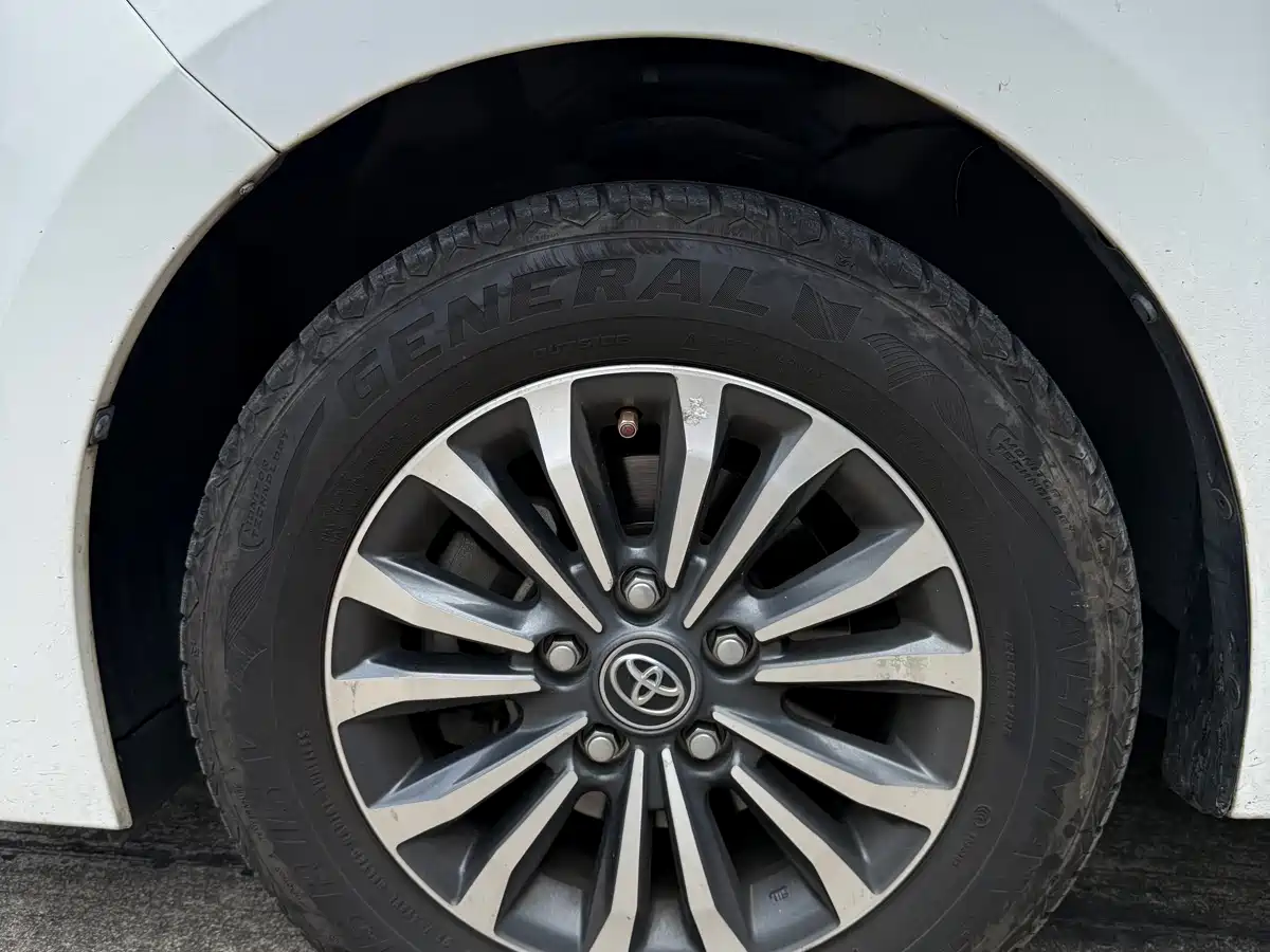 Toyota Corolla 2018 1.2T S-CVT GL Smart Edition фото 7
