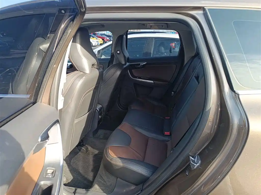 Volvo XC60 2016 2017 T5 AWD Smart Premium