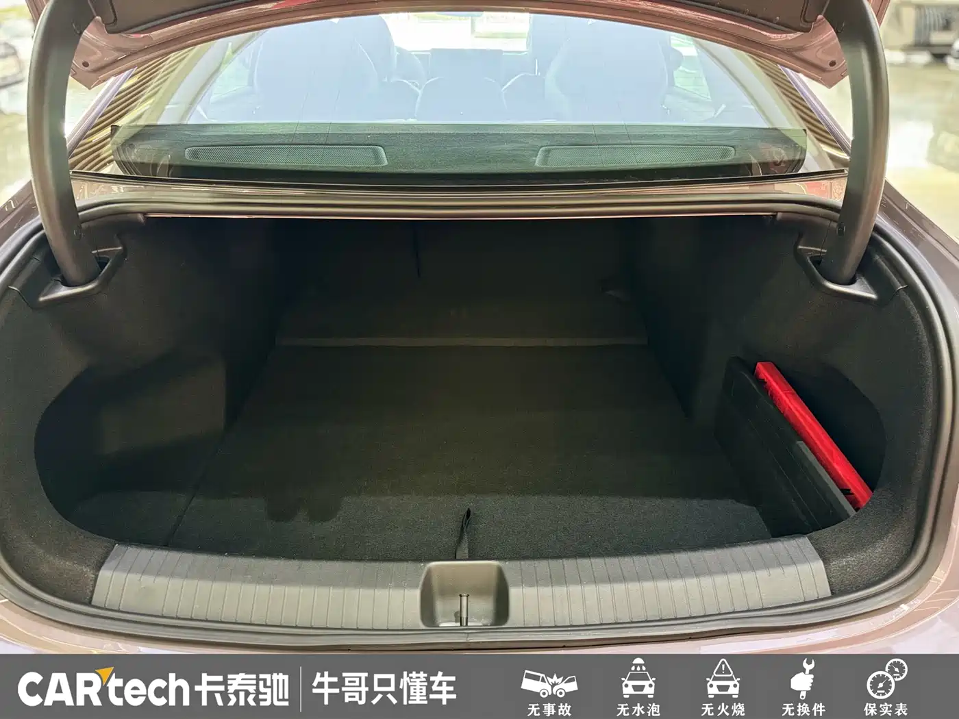 Volkswagen Passat 2025 Pro 380TSI Dragon Fortune Edition фото 21
