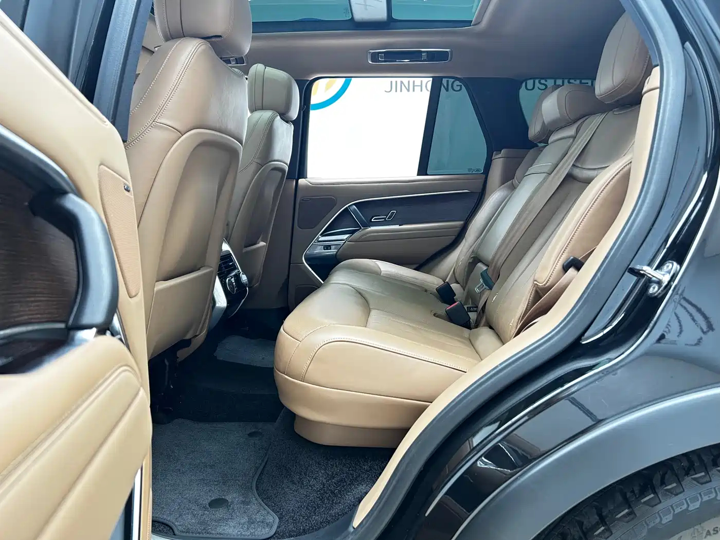 Land Rover Range Rover 2024 3.0 L6 360PS Golden Age Edition фото 11