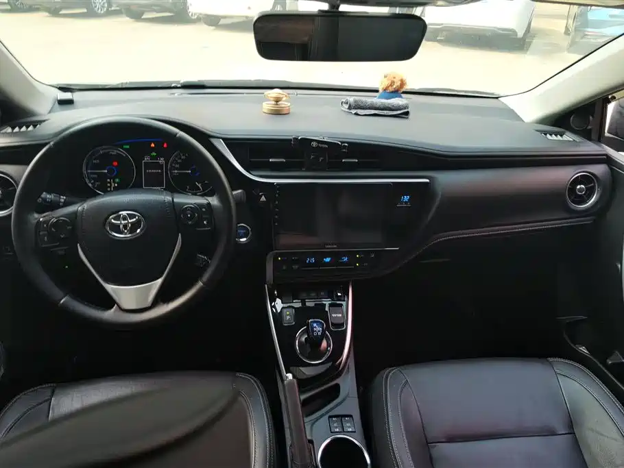 Toyota Corolla Twin Engine E+ 2019 1.8L E-CVT Flagship Edition фото 12