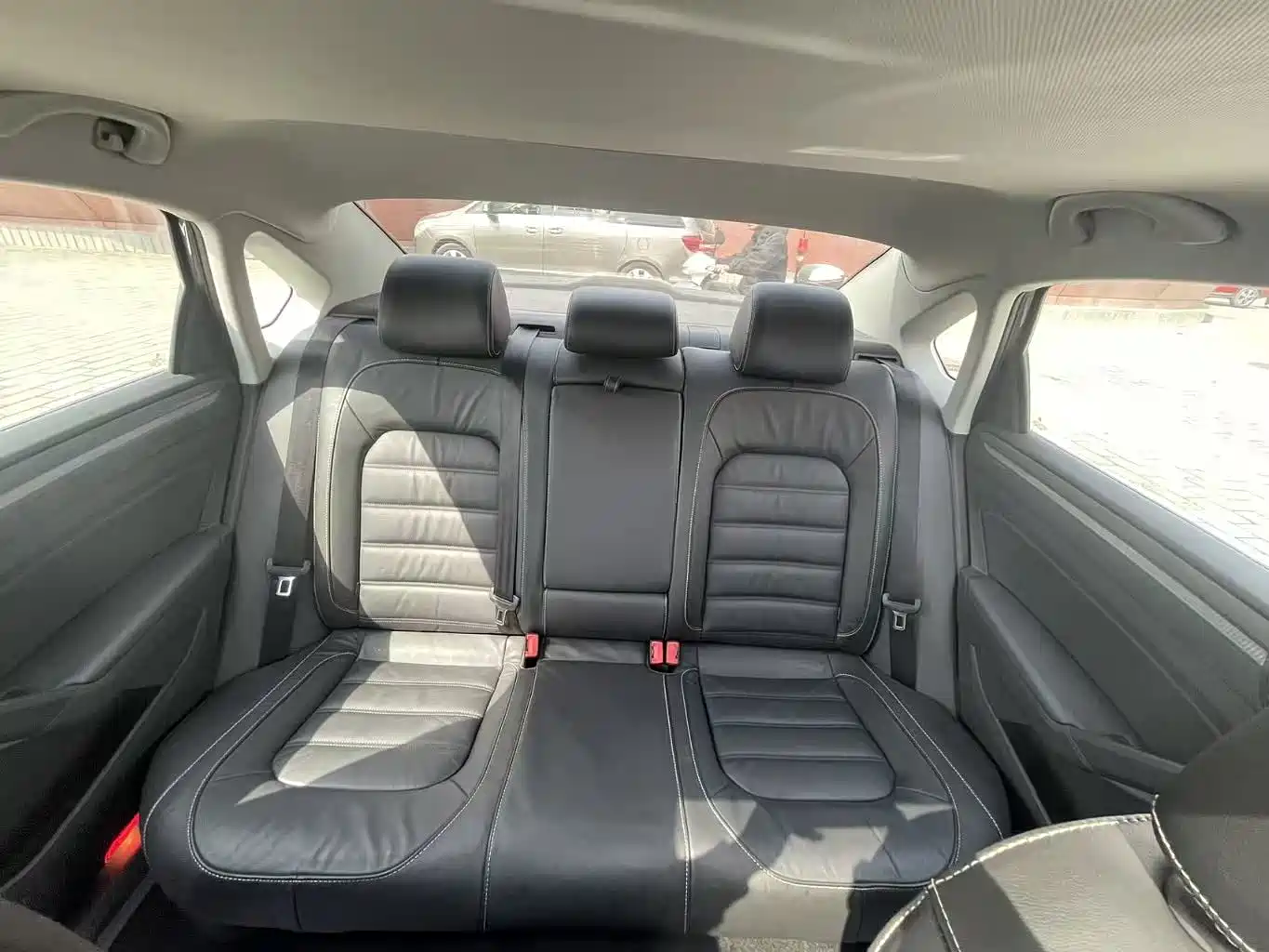 Volkswagen Passat 2016 330TSI DSG Honor Edition фото 14