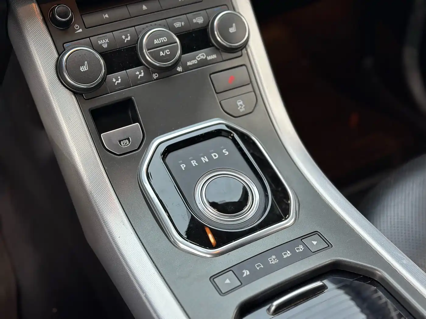 Land Rover Range Rover Evoque (Import) 2012 2.0T 5-door Premium Edition фото 13