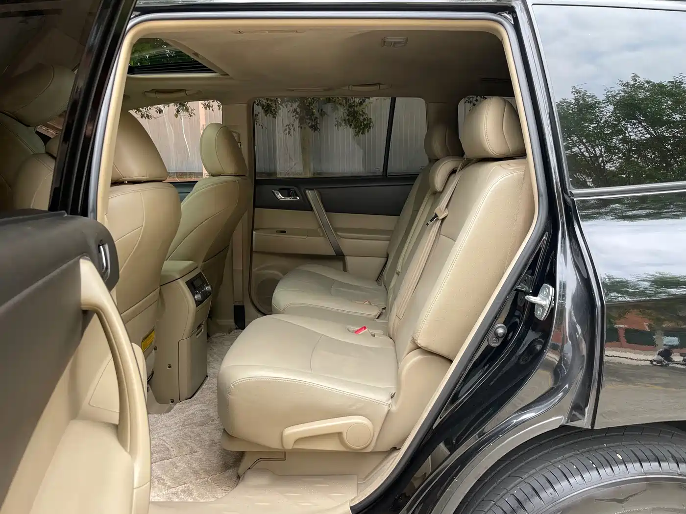 Toyota Highlander 2011 2.7L 2WD 7-seat Luxury фото 6