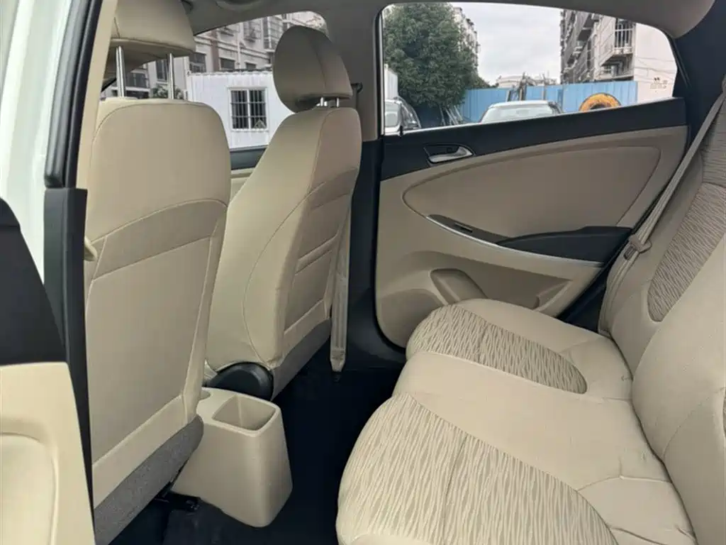 Hyundai Verna 2014 1.4L Automatic Smart GLS фото 15