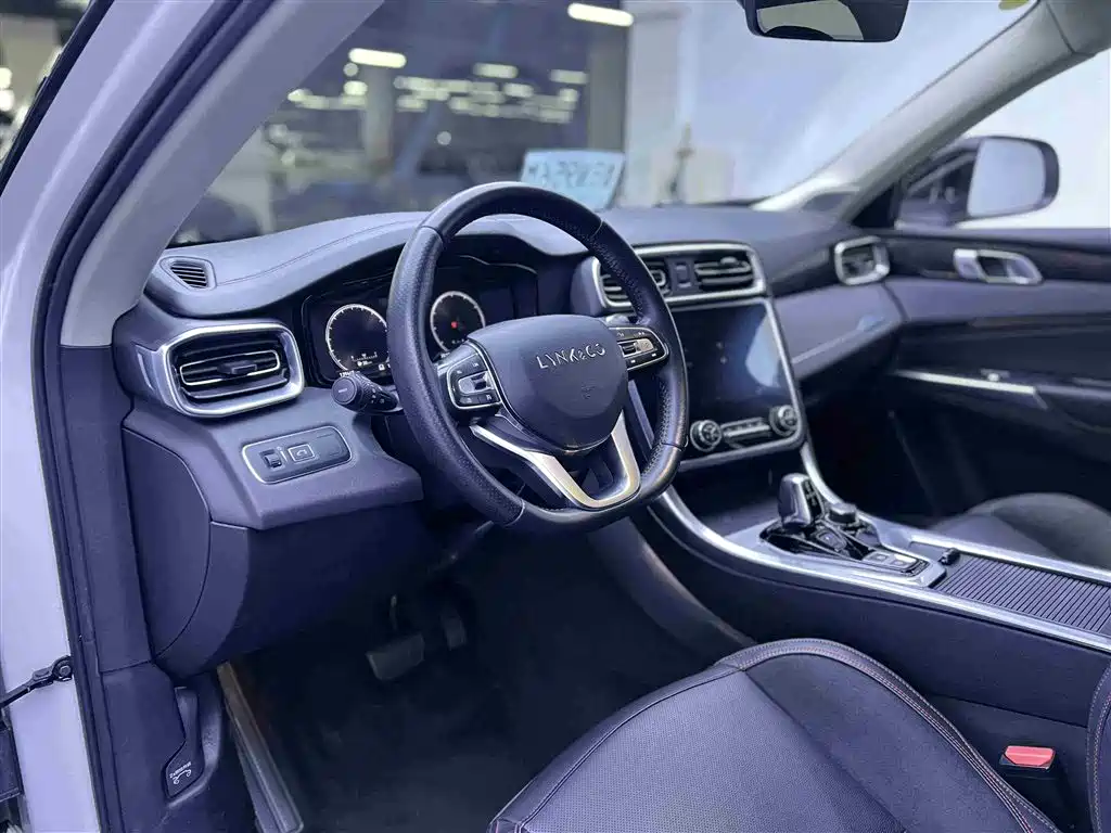 Lynk & Co 01 2017 2.0T AWD Pro фото 4