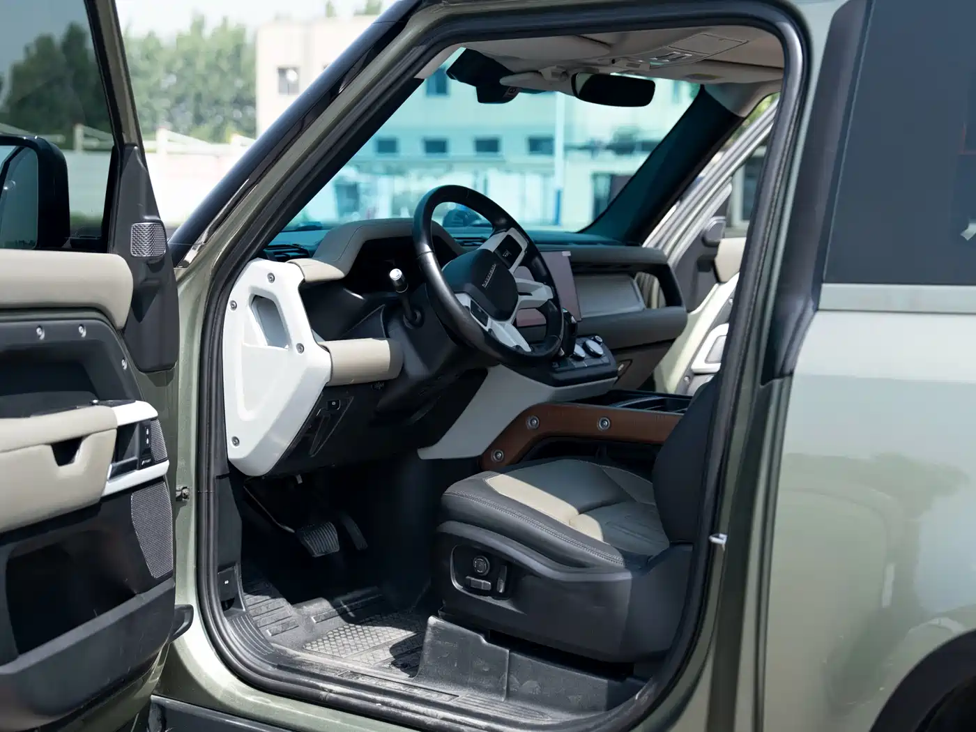 Land Rover Defender 2021 90 P400 Classic Replica Edition фото 12