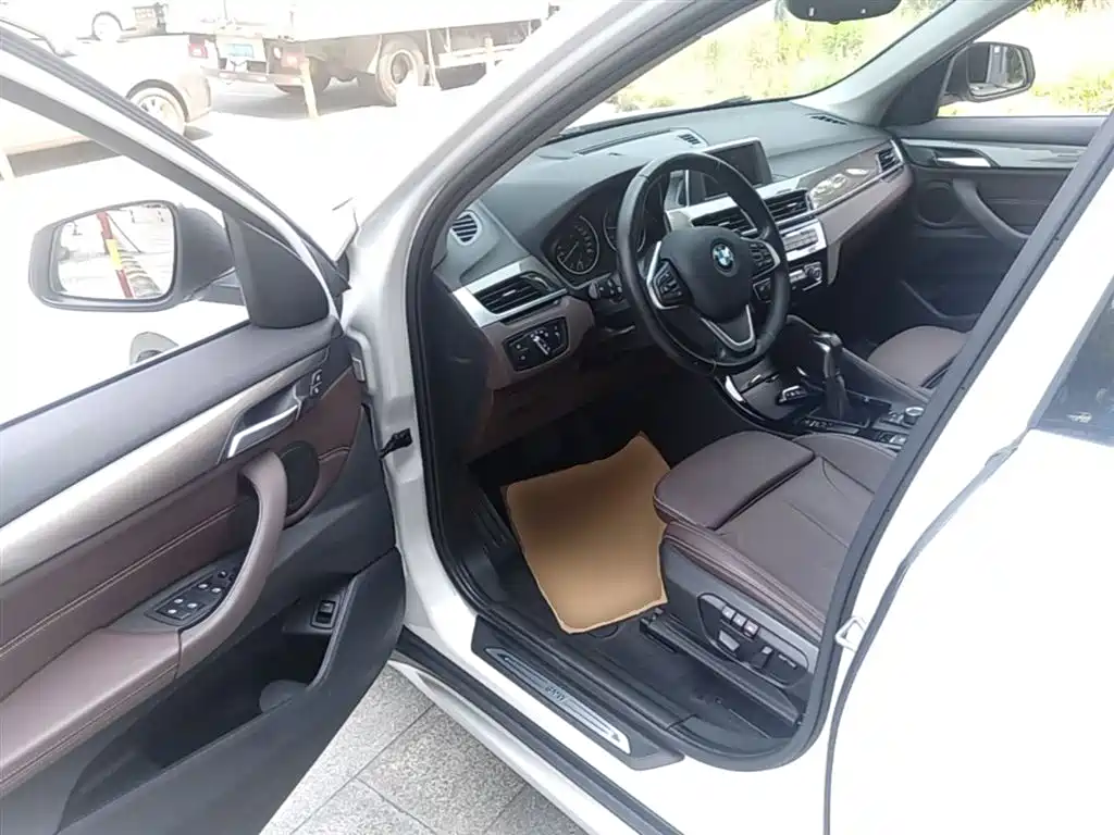 BMW X1 2018 sDrive18Li Premium Model фото 16